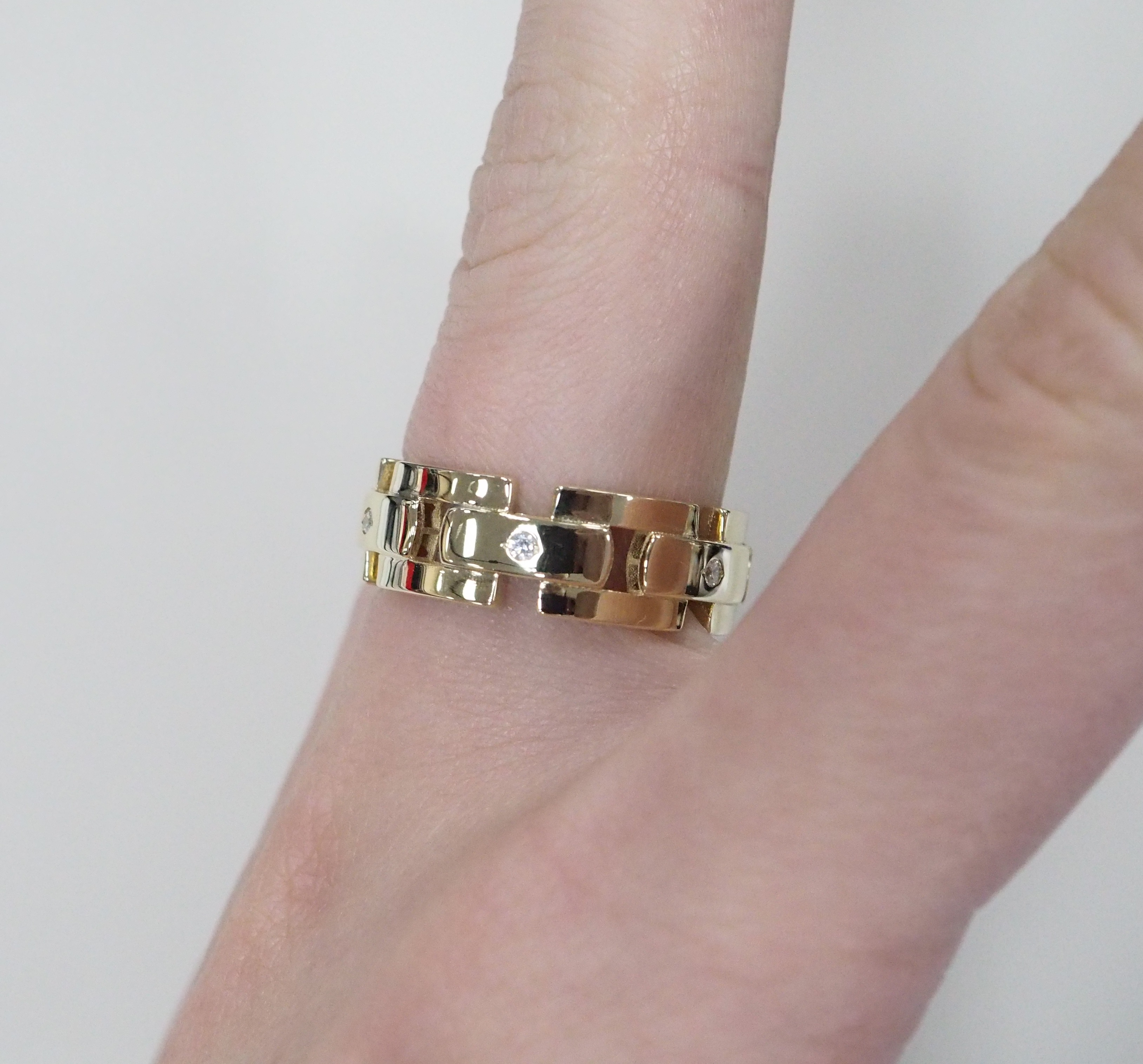 Кольцо из желтого золота с фианитами